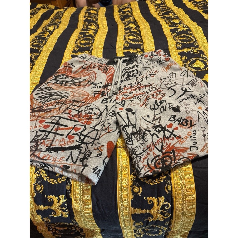 Authentic Burberry Streetwear Cotton Shorts All Over Print, Size Small(sp)